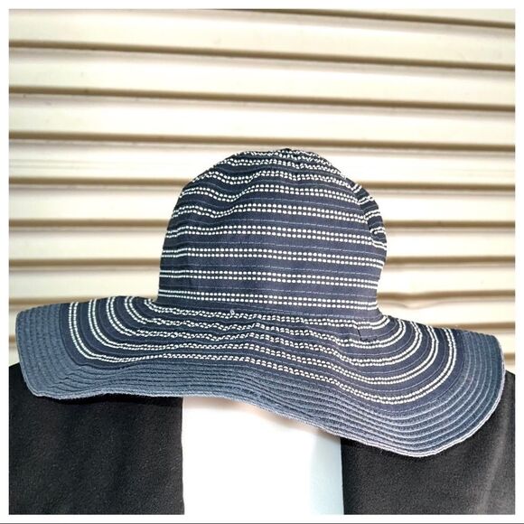 Solaris floppy sun beach hat with wide brim UV protection - Picture 5 of 6